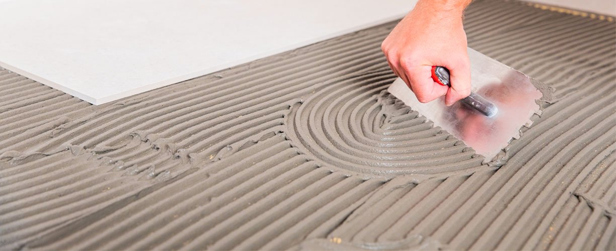 Správne lepidlo pre každý obklad. ✓ Vysoká prídržnosť pre interiér a exteriér. ✓ Ideálne pre rôzne typy a formáty obkladov.