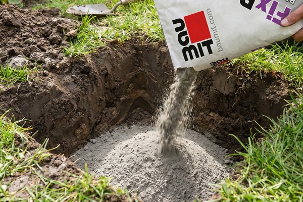 Sypanie betónu Baumit FixBeton do jamy