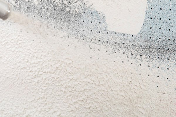 Striekanie lepiacej stierky Baumit Contact