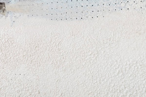 Striekanie lepiacej stierky Baumit Contact