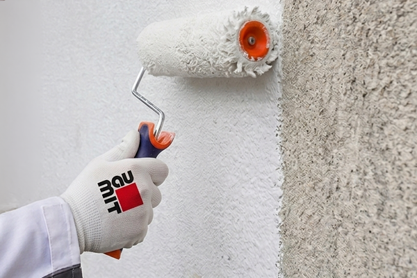 Základný náter fasádnej farby Baumit