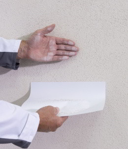 Obnova fasády - pieskujúci povrch