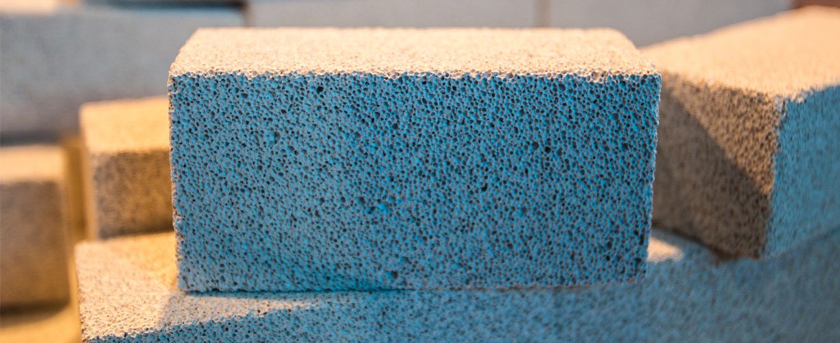 Výber kvalitných omietok pre pórobetón. ✓ Estetické a odolné povrchové úpravy pre váš interiér s reguláciou vlhkosti.