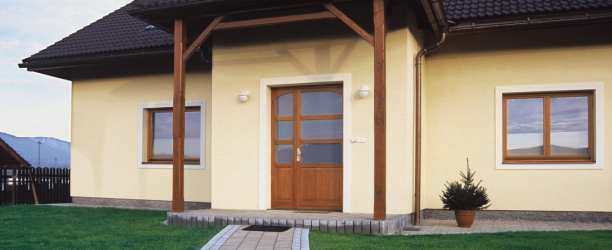 Aj fasáda, ktorej pravidelne venujete starostlivosť, časom potrebuje opravu. Staré brizolity sú silno nasiakavé. Zvoľte novú farbu.