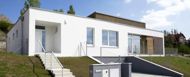 Vyberáte fasádu domu? Nepozerajte sa len na farbu a štruktúru