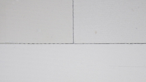 Rôzne štruktúry strojových omietok na pórobetón. ✓ Rustikálny vzhľad, hladké pre moderné interiéry a zdravé bývanie.